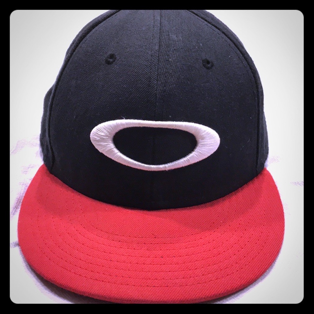 Authentic Oakley hat! Make an offer!